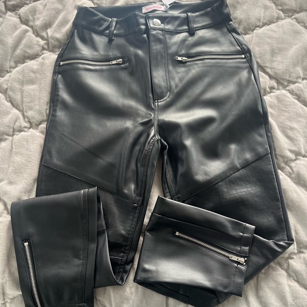 Shoedazzle Pleather zipper detail moto pants